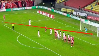 赛季第10球！30岁韦世豪20米任意球暴力抽射破门 或成国足新箭头