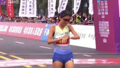 “最快女护士”哭诉引争议！苏群：夺冠其实没奖金，可辞职当网红